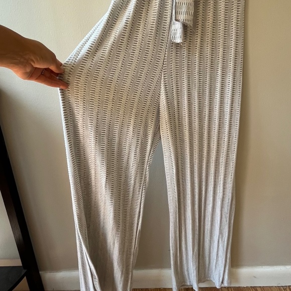 Caution To The Wind Sz L Jumpsuit Gray White Striped V Neck Stretch Soft - Picture 6 of 8